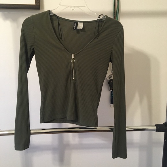 H&M Tops - Crop top (long sleeve)